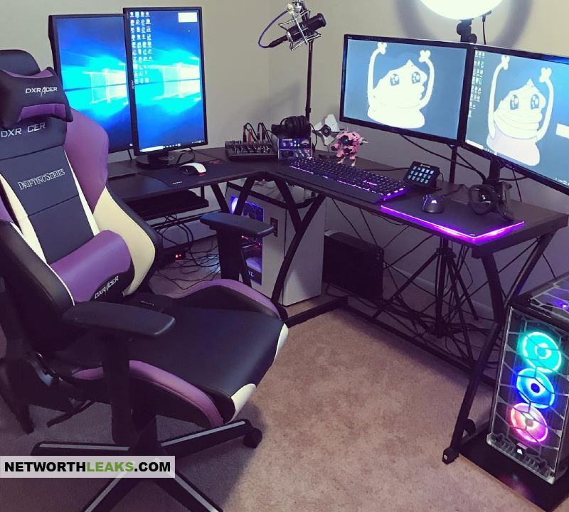 Hannah 'Bnans' Kennedy's office/game setup