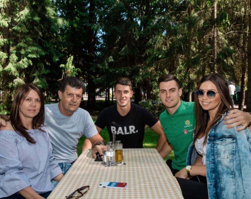 Juric family: Parents, Deni Juric, Tomi Juric and Tomi's girlfriend Valentina