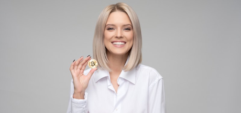 bitcoin-girl-investing-featured