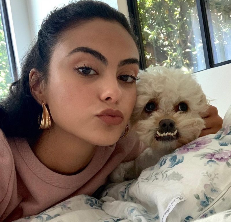 Camila Mendes